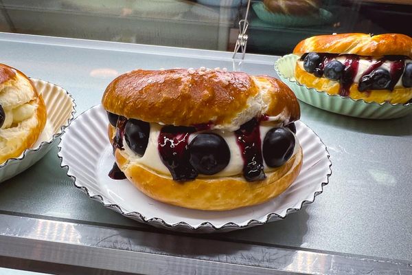 Chinese bagels range from sweet to savory.