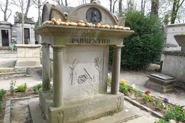 Potatoes on the tomb.