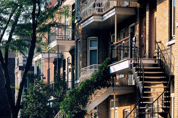 Today, an estimated 30,000 to 40,000 outdoor staircases remain in the city.