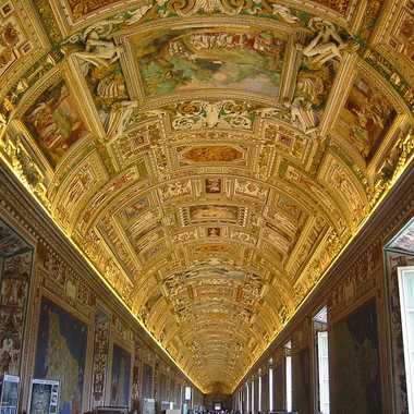 The gallery of maps, showing the ceiling